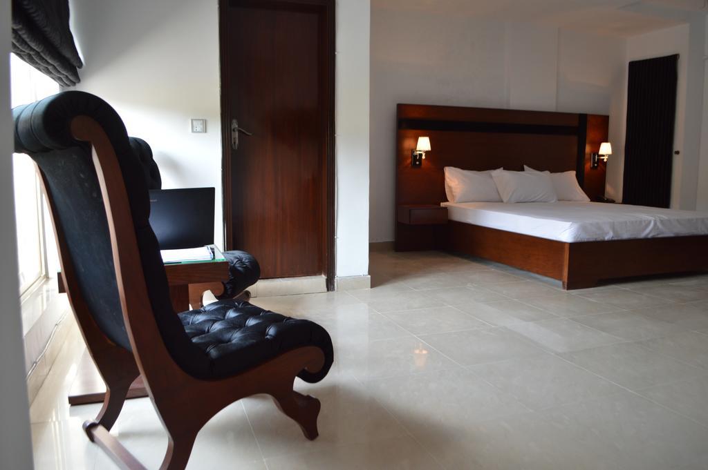 Intellectual Inn Hotel Bahria Town Rawalpindi Zimmer foto